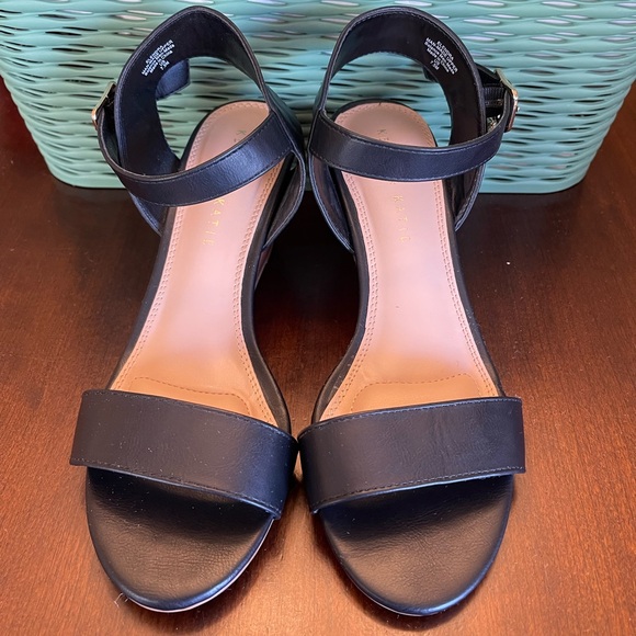 NWIT Kelly & Katie Black Heel Sandals - Picture 1 of 7